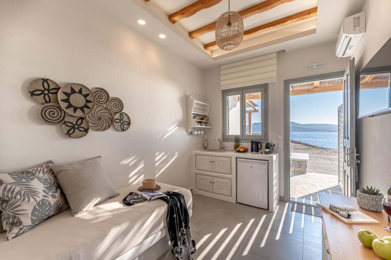 Porto Dema Luxury Suites Schoinoussa Exterior photo