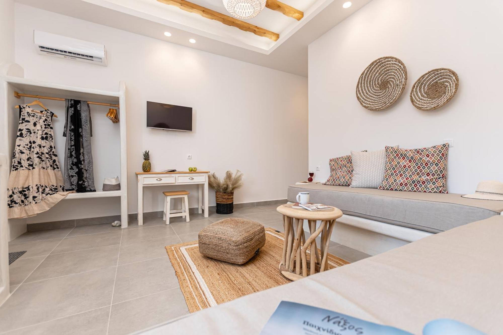 Porto Dema Luxury Suites Schoinoussa Exterior photo