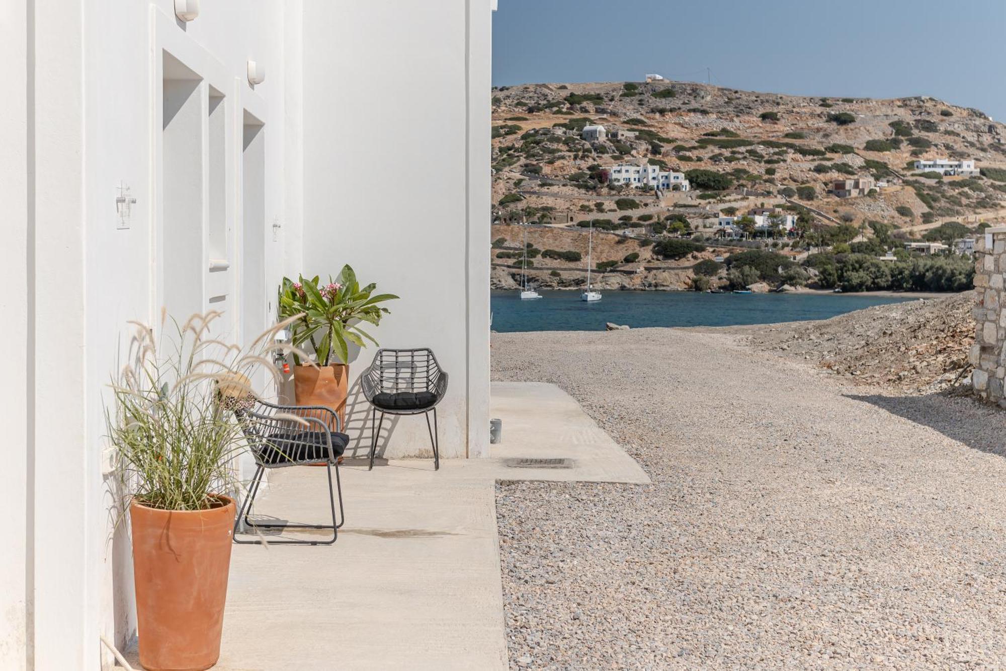 Porto Dema Luxury Suites Schoinoussa Exterior photo