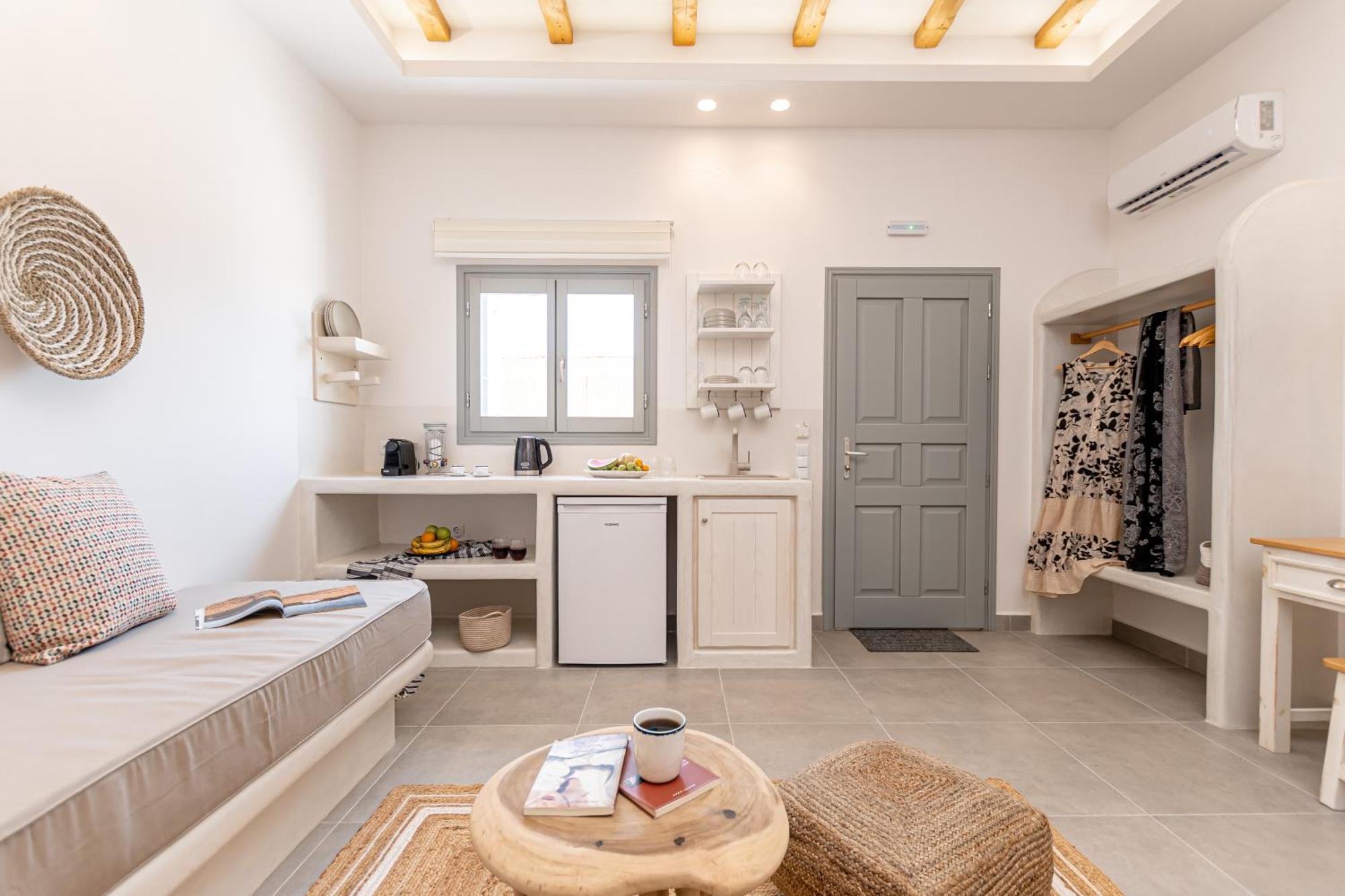Porto Dema Luxury Suites Schoinoussa Exterior photo