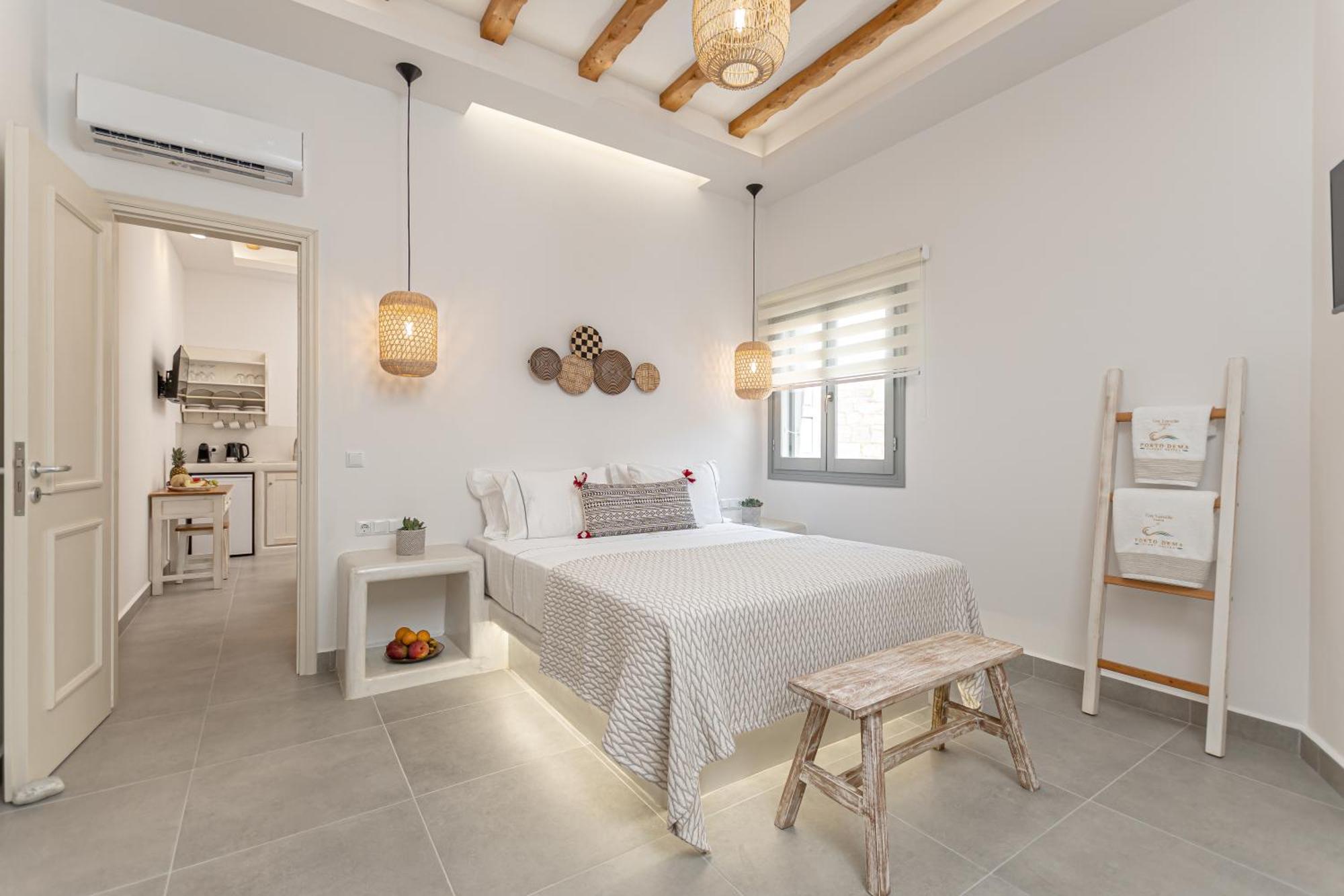 Porto Dema Luxury Suites Schoinoussa Exterior photo