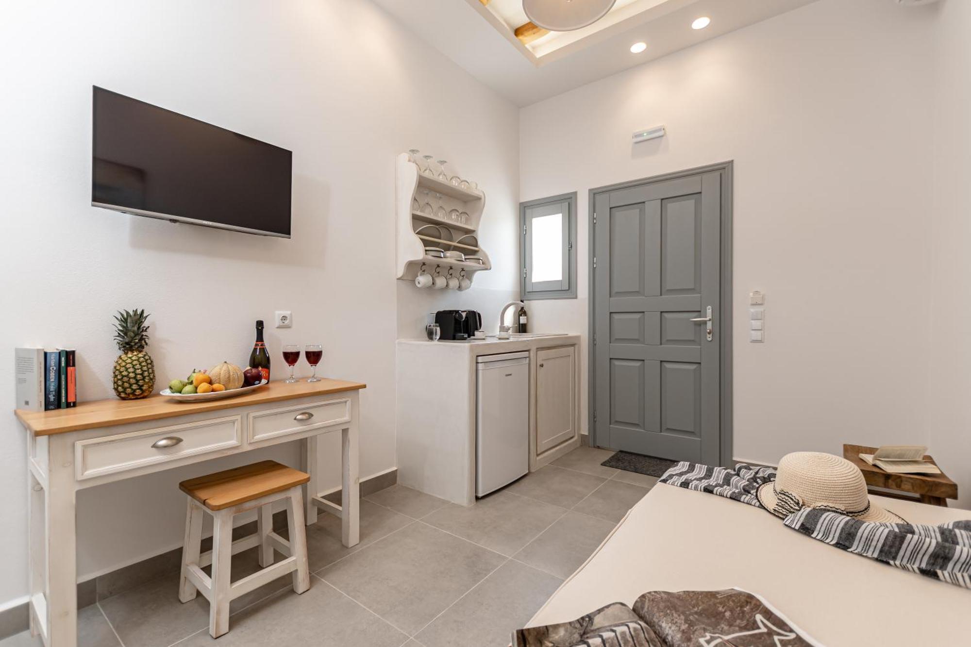Porto Dema Luxury Suites Schoinoussa Exterior photo