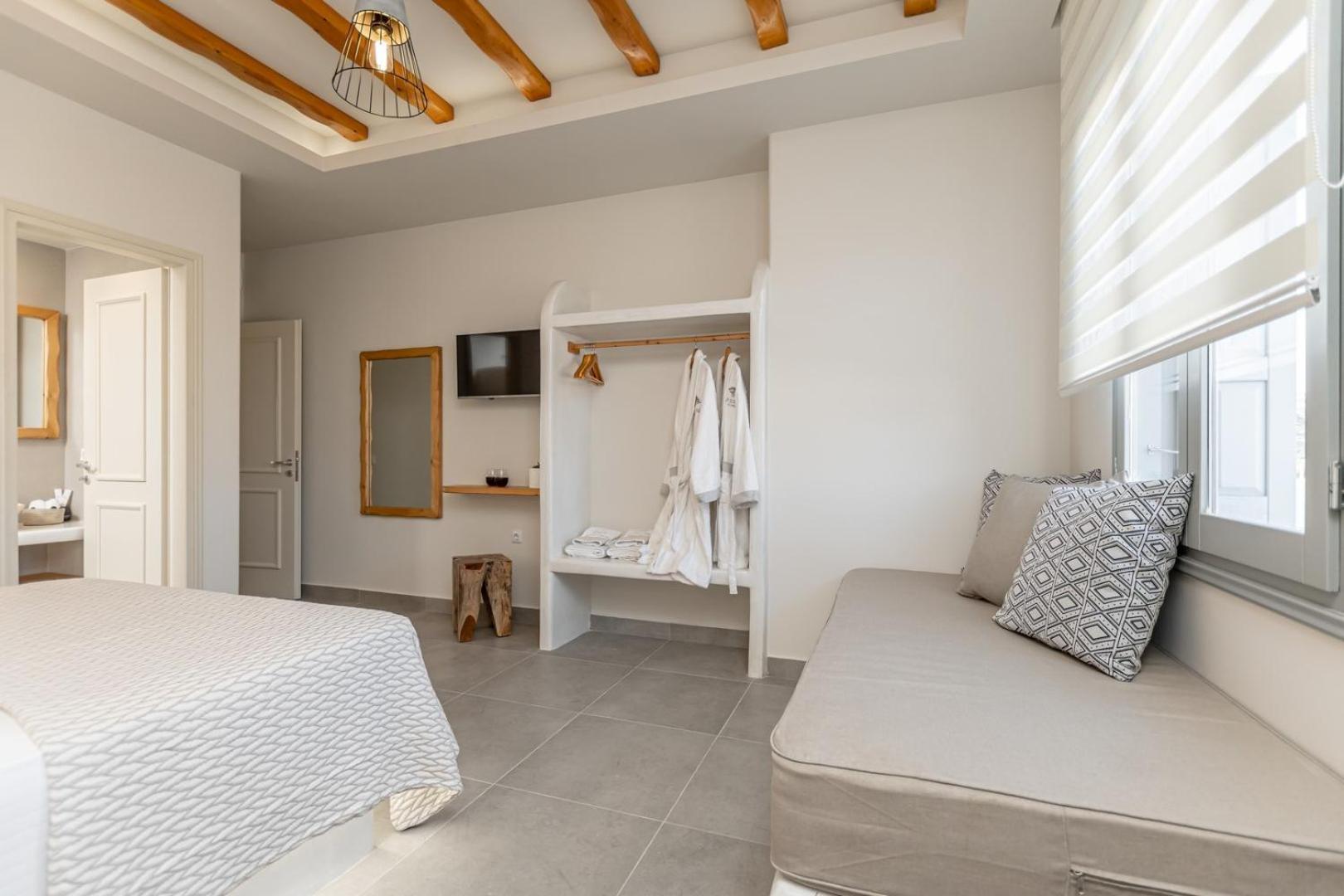 Porto Dema Luxury Suites Schoinoussa Exterior photo