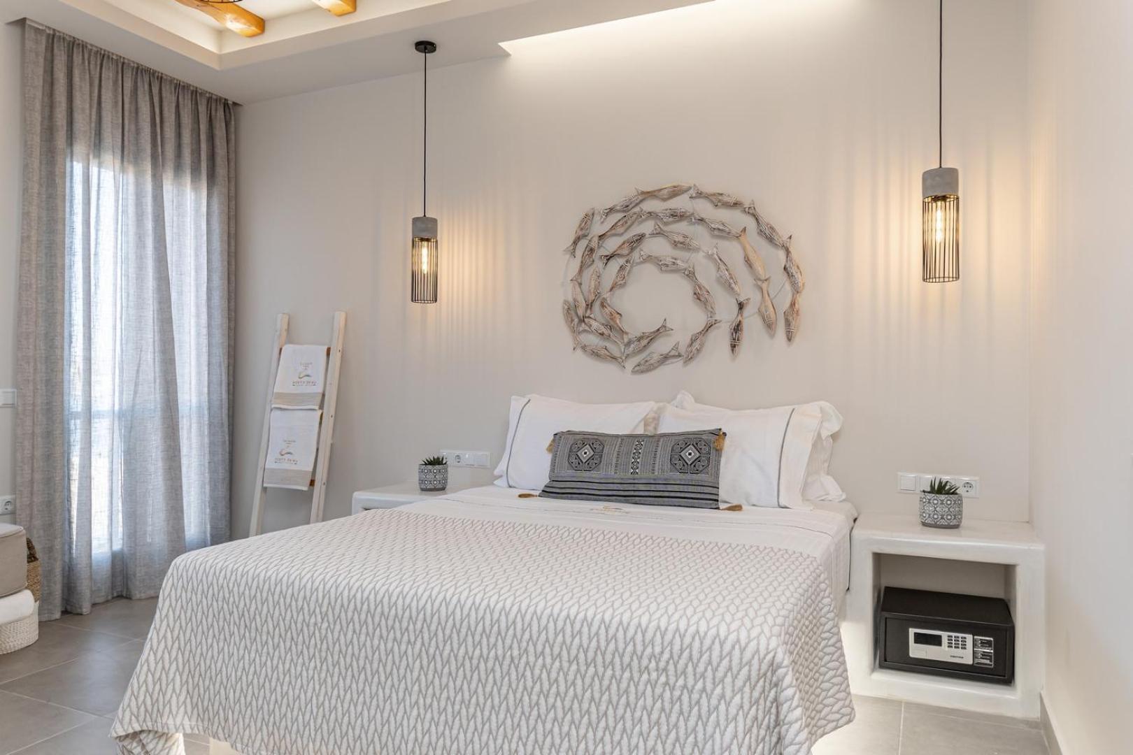 Porto Dema Luxury Suites Schoinoussa Exterior photo