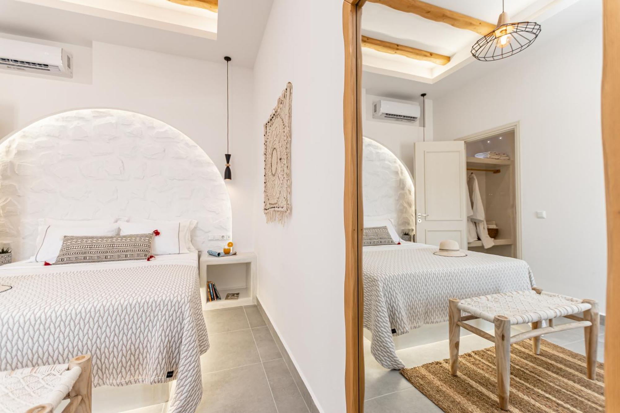 Porto Dema Luxury Suites Schoinoussa Exterior photo