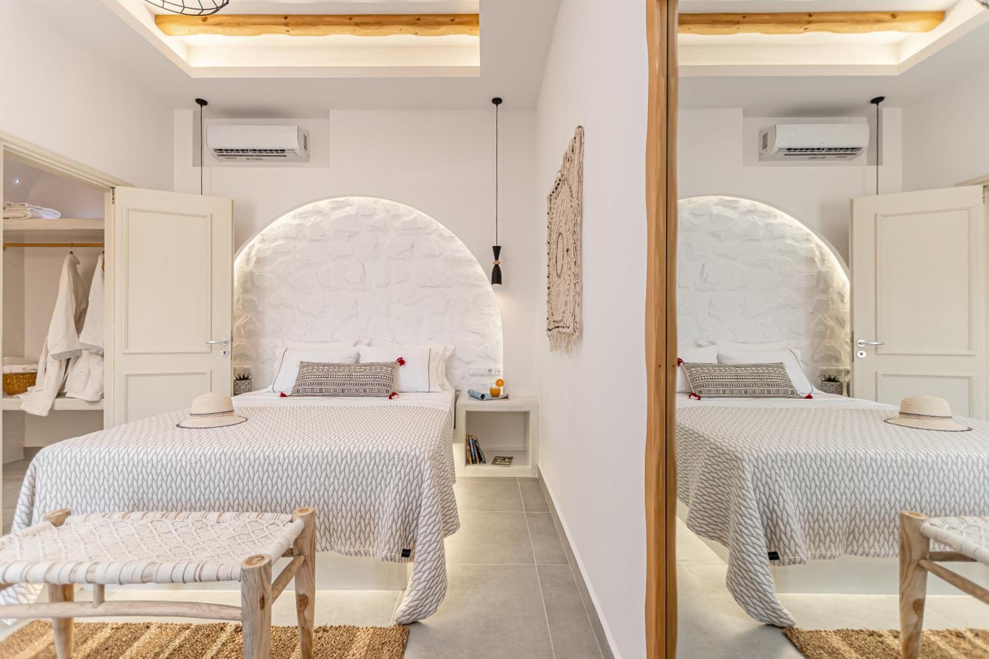 Porto Dema Luxury Suites Schoinoussa Exterior photo