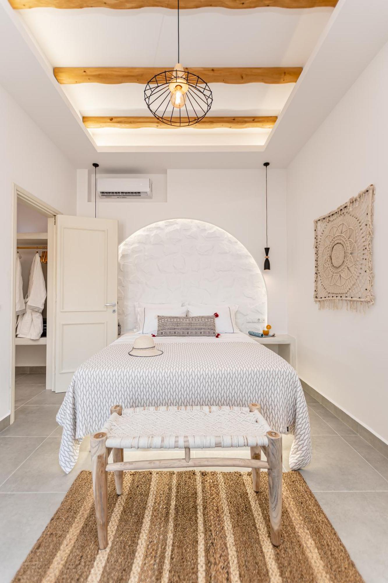 Porto Dema Luxury Suites Schoinoussa Exterior photo