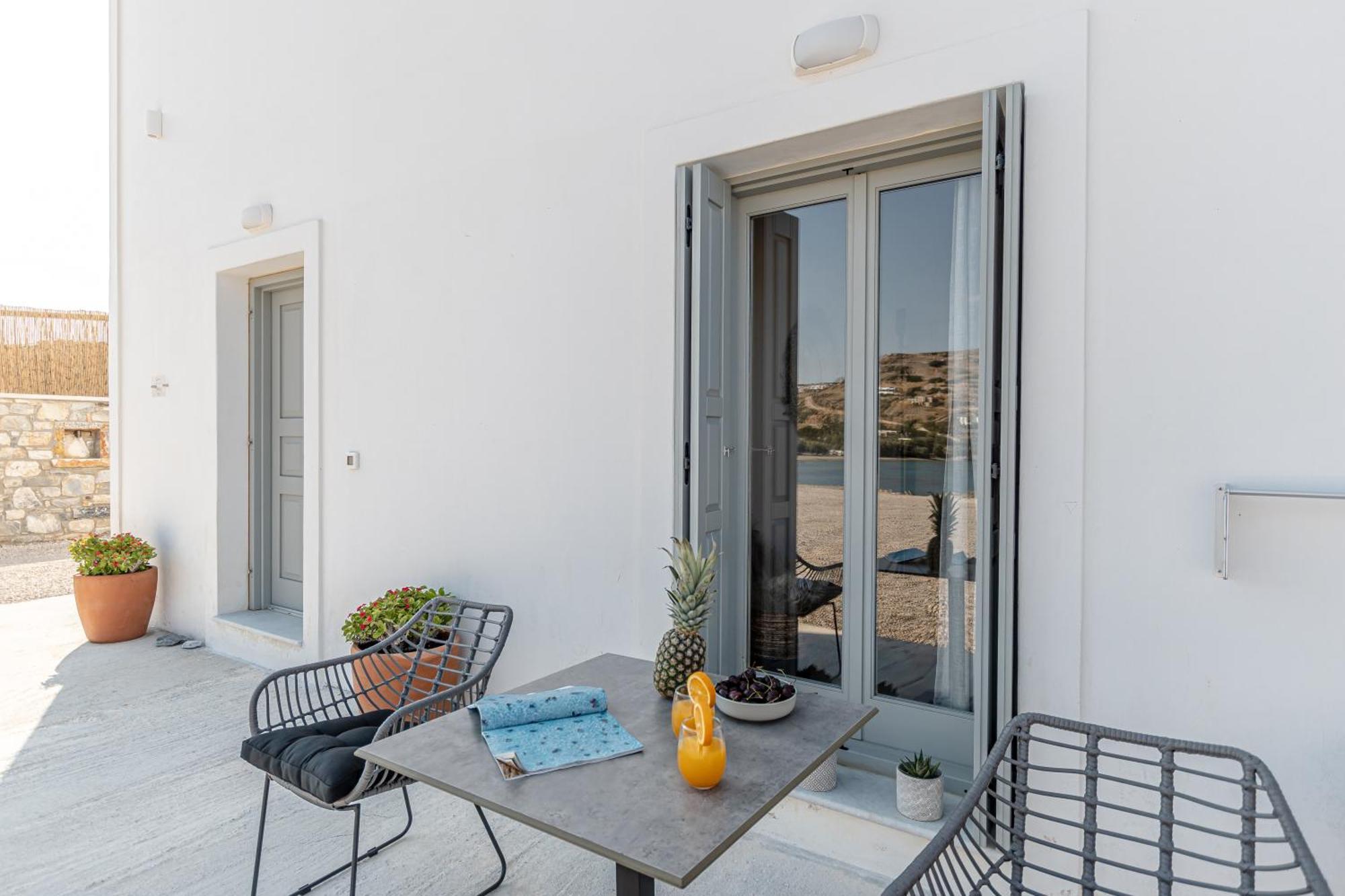 Porto Dema Luxury Suites Schoinoussa Exterior photo