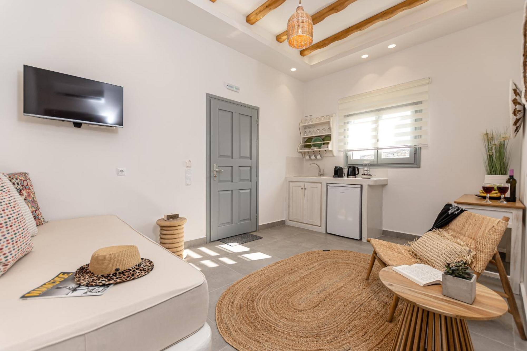 Porto Dema Luxury Suites Schoinoussa Exterior photo
