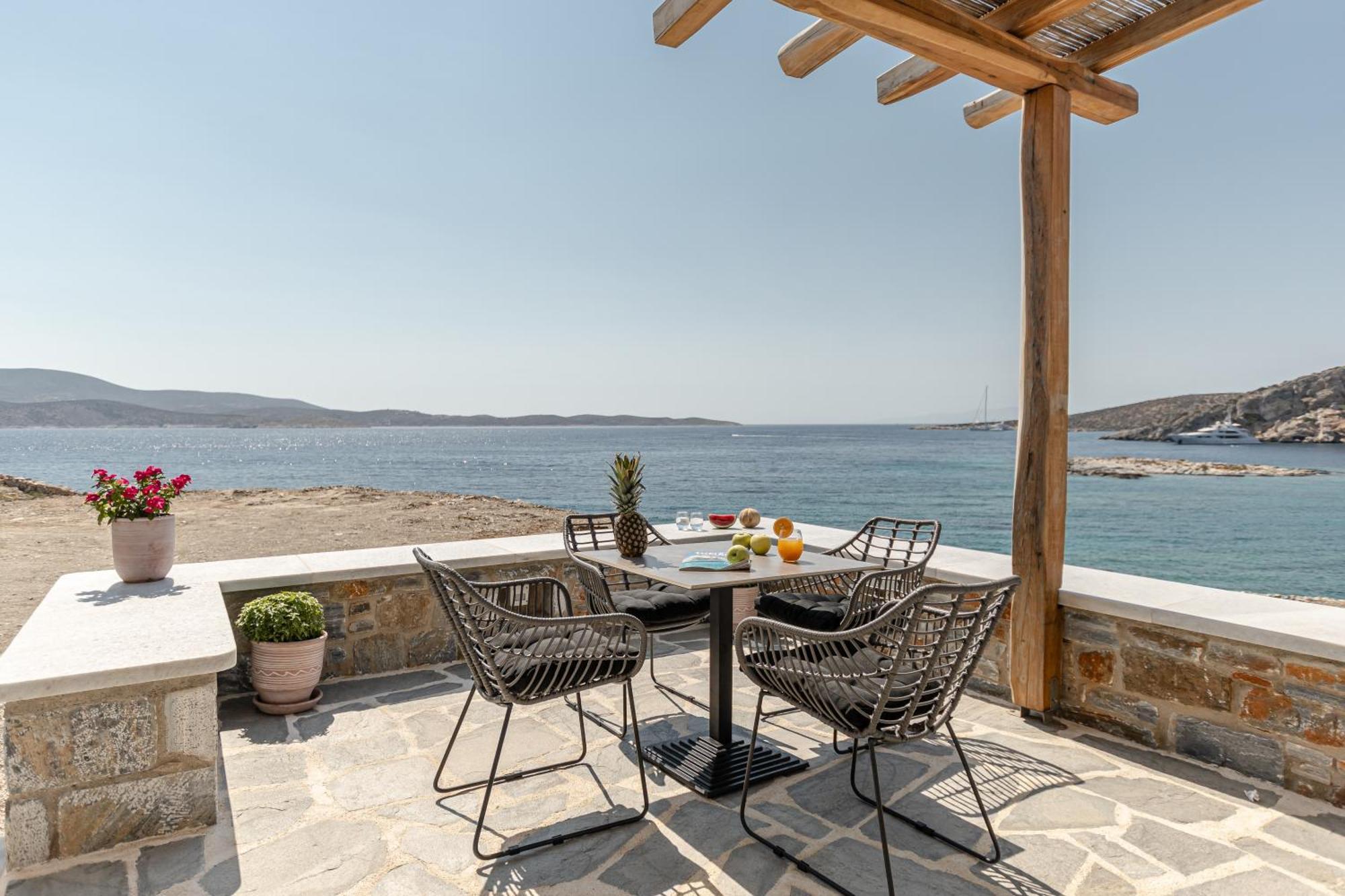 Porto Dema Luxury Suites Schoinoussa Exterior photo